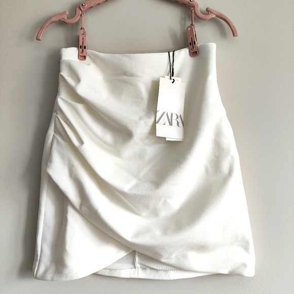 Zara ruched short skirt - Picture 2 of 6